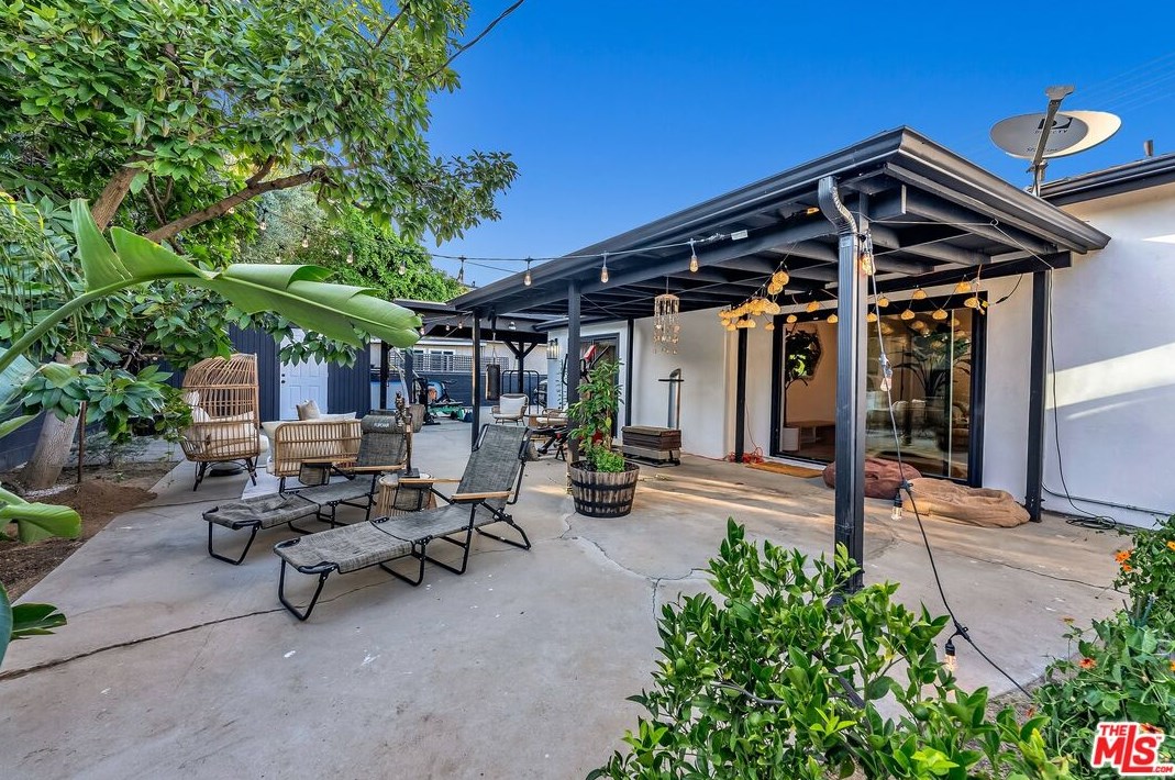 7901 Glider Ave, Los Angeles CA  90045-3049 exterior