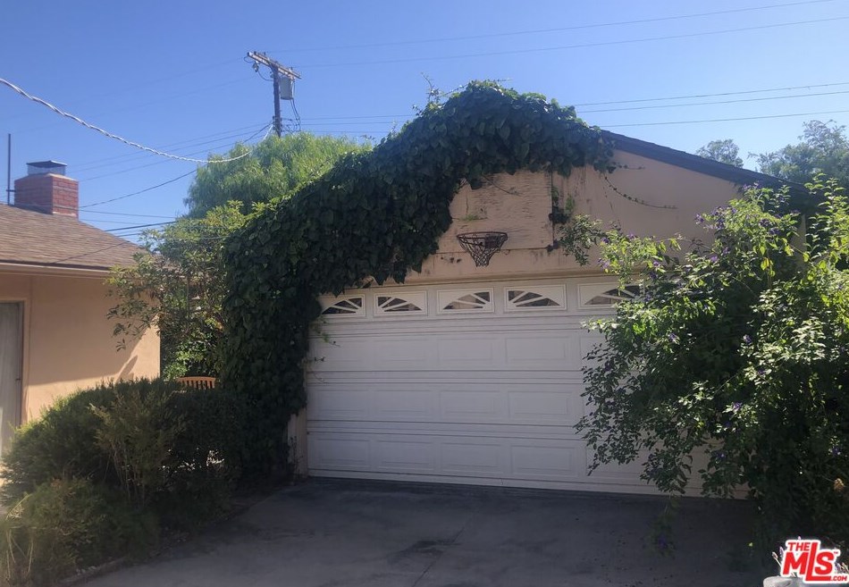 7610 El Manor Ave, Los Angeles CA  90045-1353 exterior