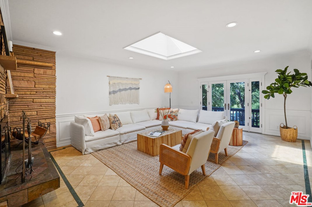 25688 Whittemore Dr, Calabasas, CA 91302