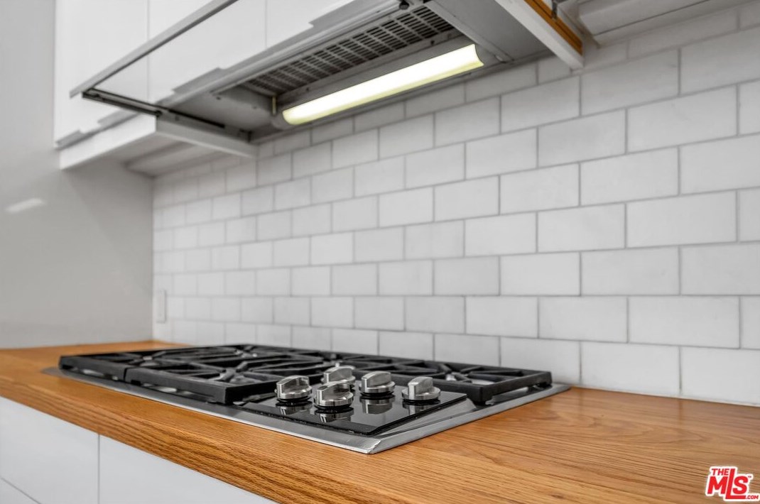 2647 Laurel Pass, Los Angeles CA  90046-1015 exterior