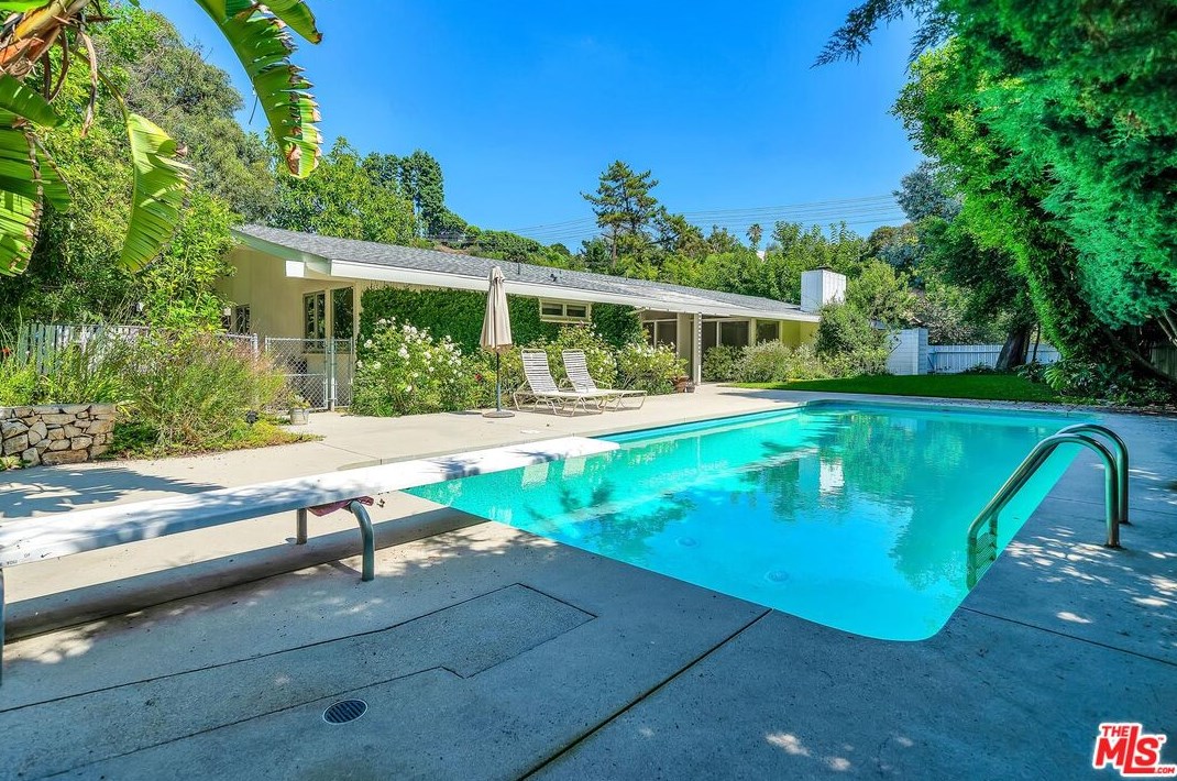 2647 Laurel Pass, Los Angeles CA  90046-1015 exterior