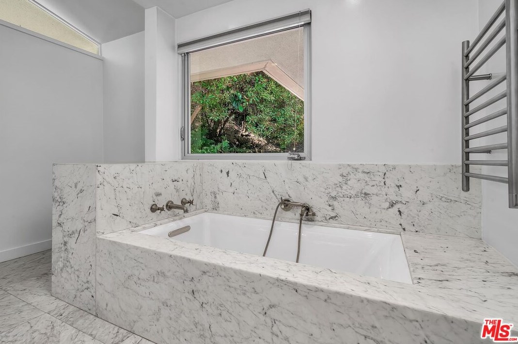 2647 Laurel Pass, Los Angeles CA  90046-1015 exterior