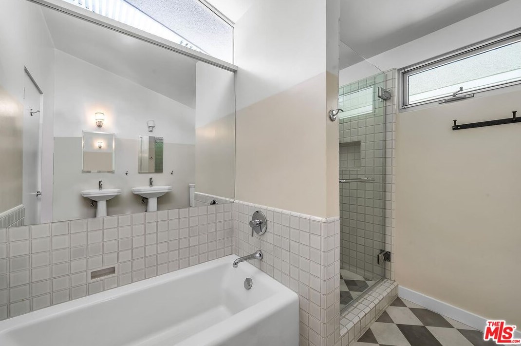 2647 Laurel Pass, Los Angeles CA  90046-1015 exterior