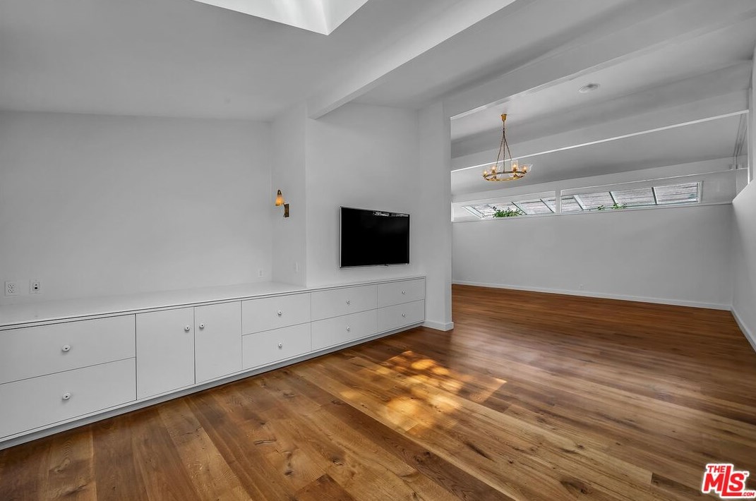 2647 Laurel Pass, Los Angeles CA  90046-1015 exterior