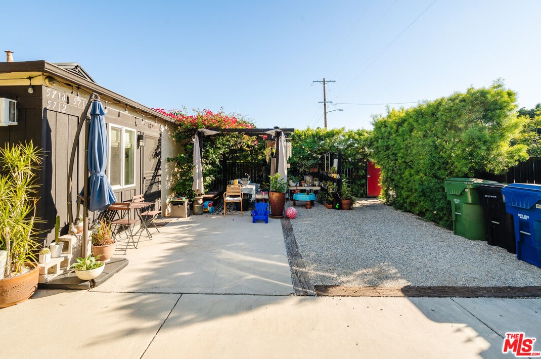 5710 Vineland Ave, North Hollywood, CA 91601