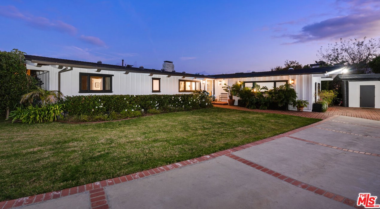 7005 Grasswood Ave, Malibu CA  90265-4246 exterior