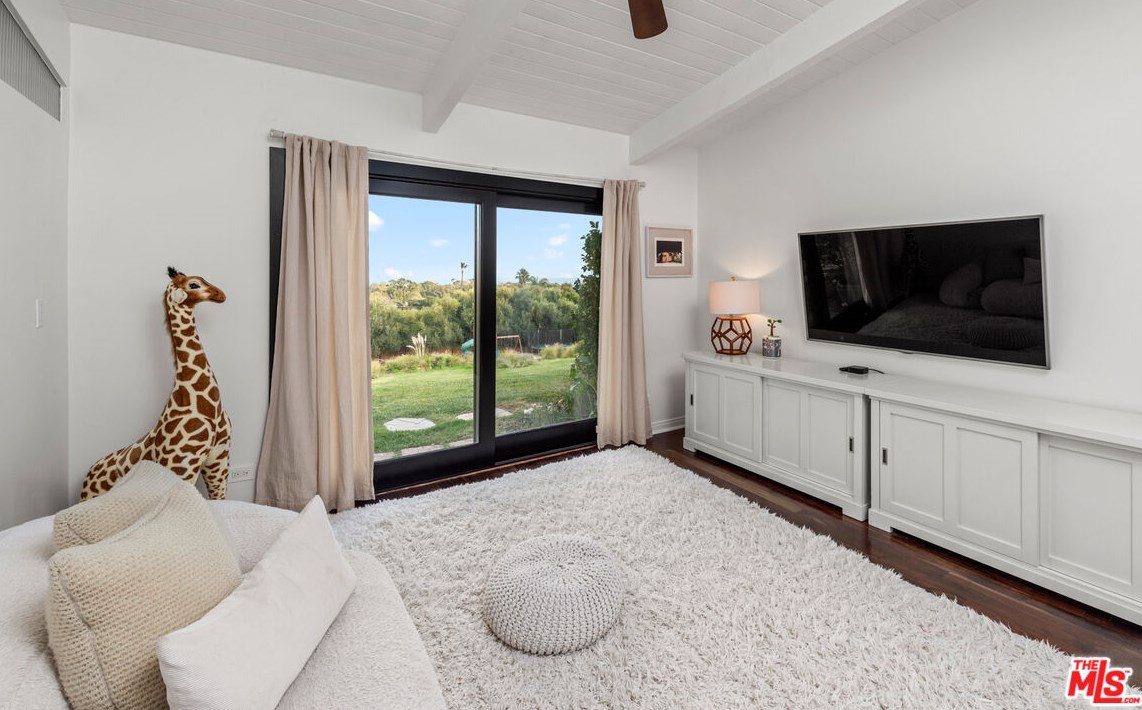 7005 Grasswood Ave, Malibu CA  90265-4246 exterior