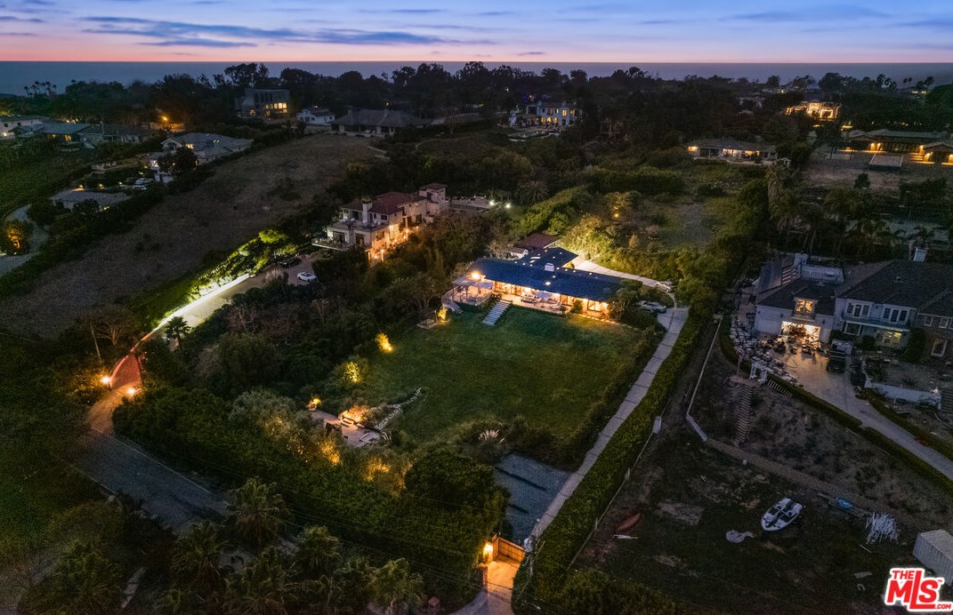 7005 Grasswood Ave, Malibu CA  90265-4246 exterior