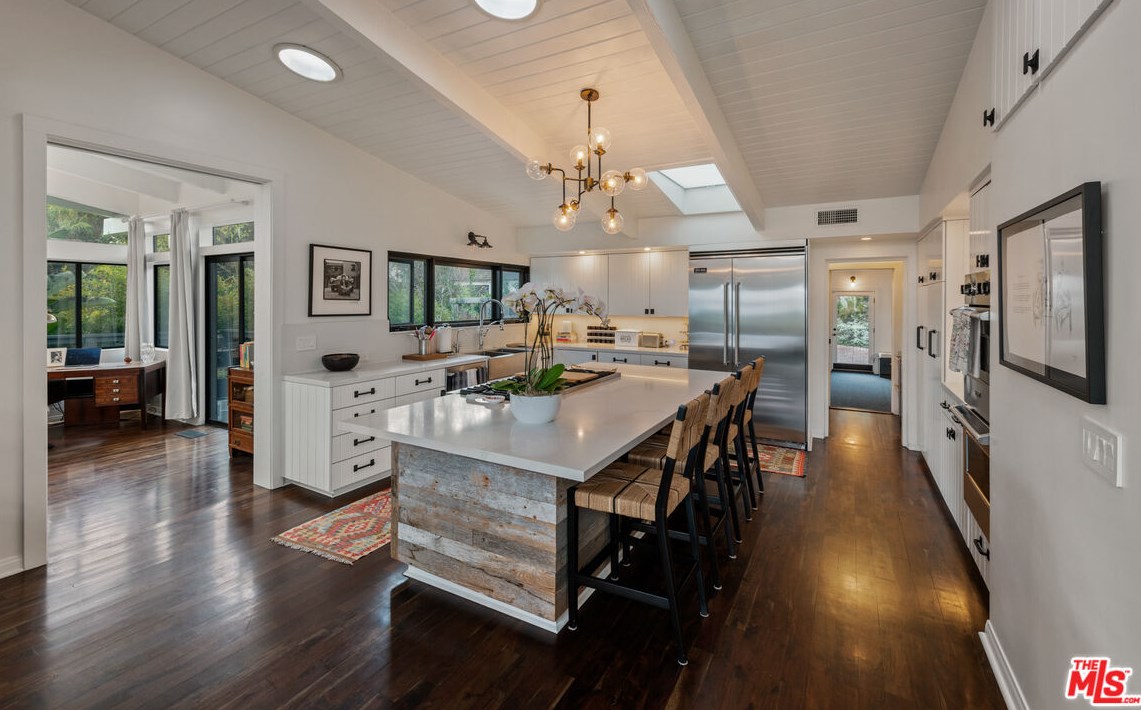 7005 Grasswood Ave, Malibu CA  90265-4246 exterior