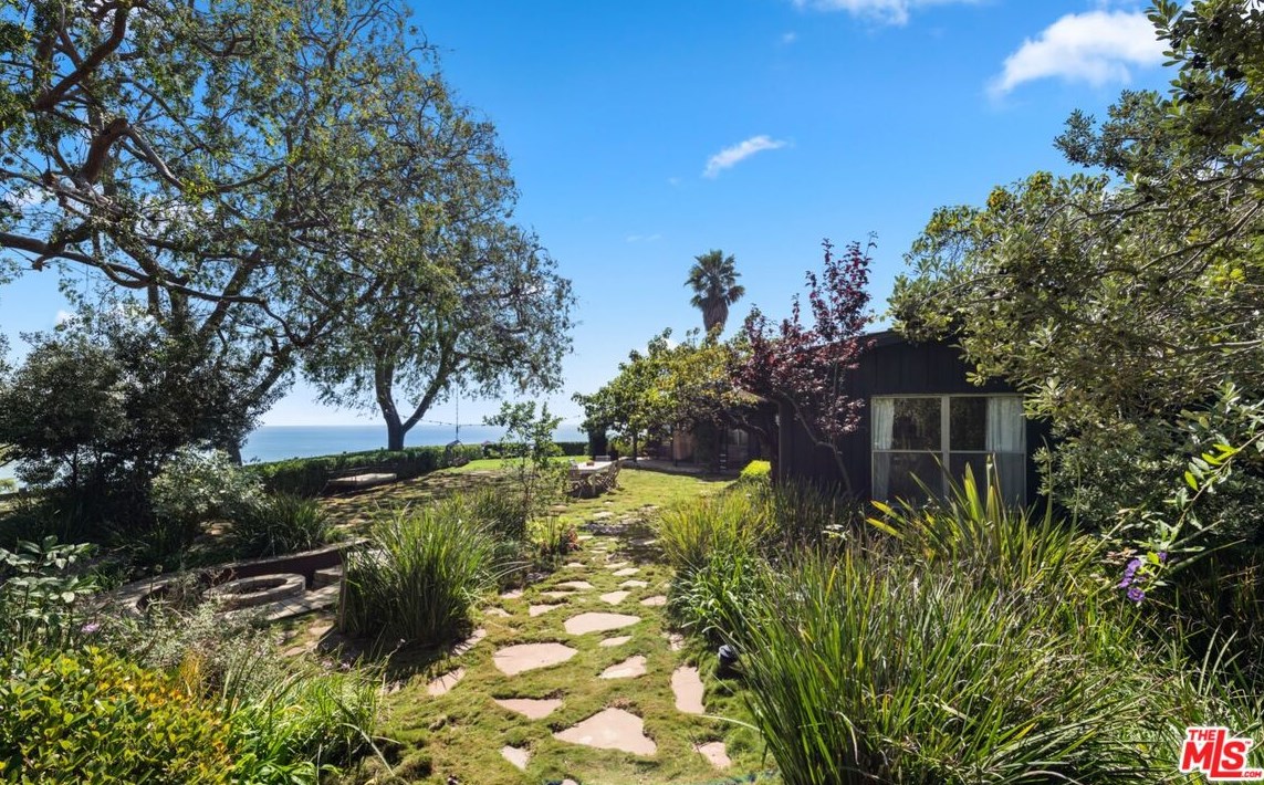 22042 Carbon Mesa Rd, Malibu, CA 90265-5009