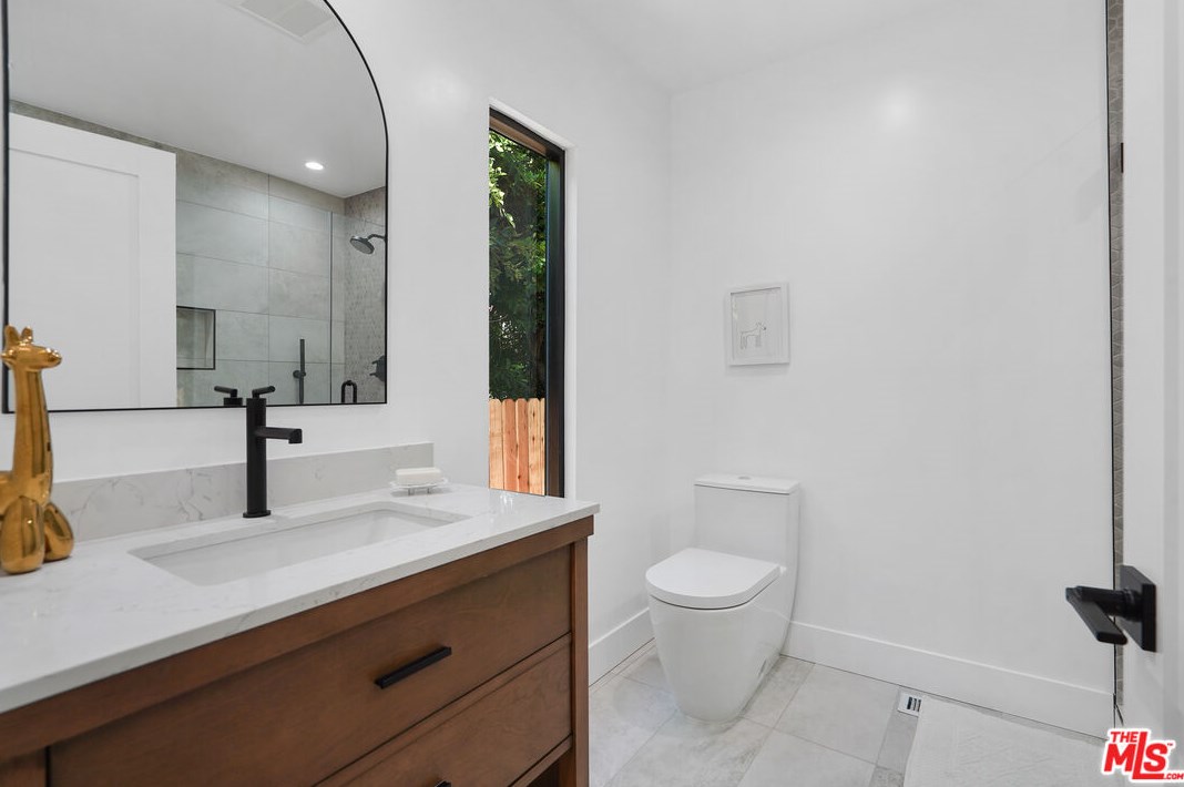 2346 Overland Ave, Los Angeles CA  90064-2210 exterior