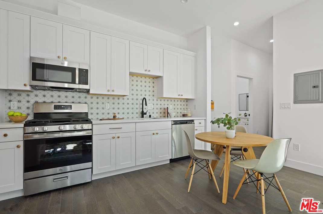 2346 Overland Ave, Los Angeles CA  90064-2210 exterior
