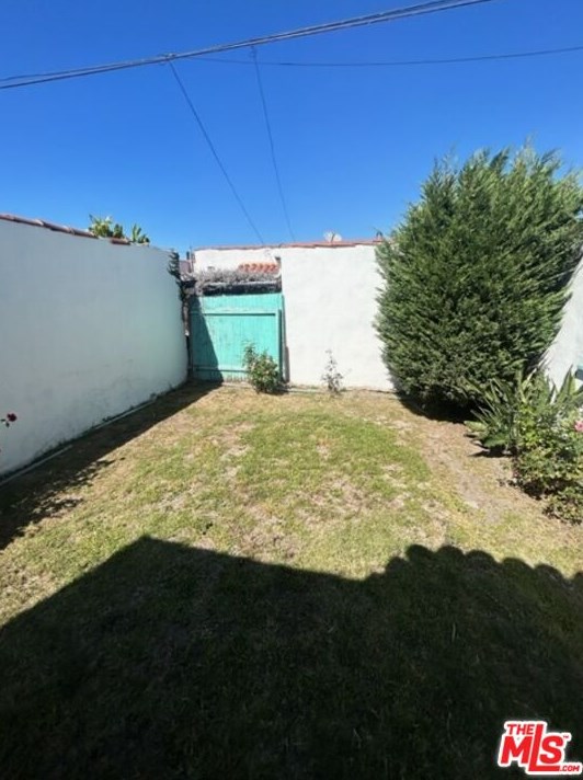 1061 82nd St, Los Angeles CA  90003-3017 exterior