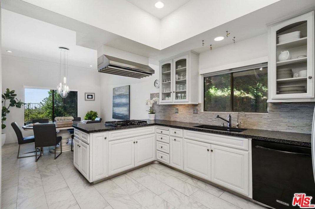 10164 Baywood Ct, Los Angeles CA  90077-2132 exterior