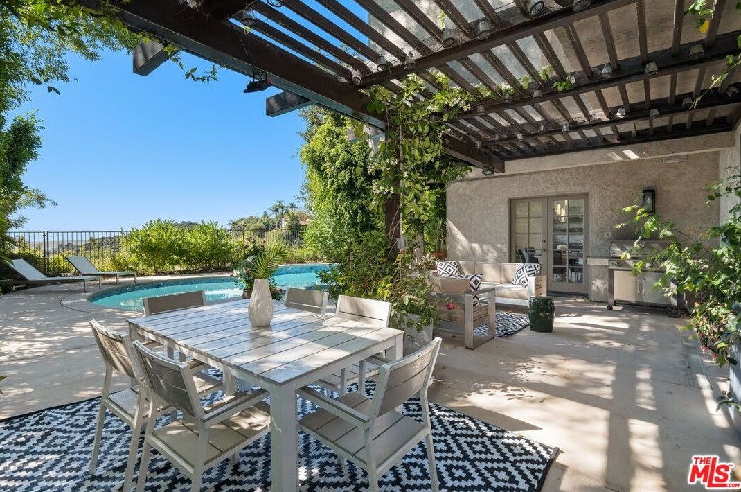 10164 Baywood Ct, Los Angeles CA  90077-2132 exterior