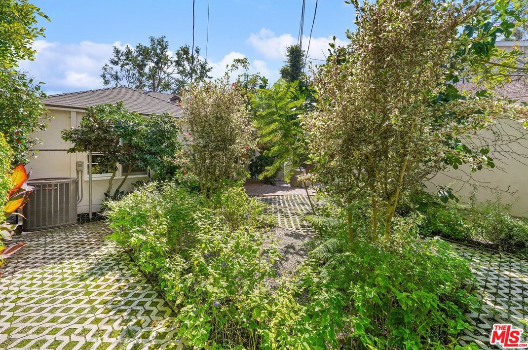 11373 Homedale St, Los Angeles CA  90049-3021 exterior