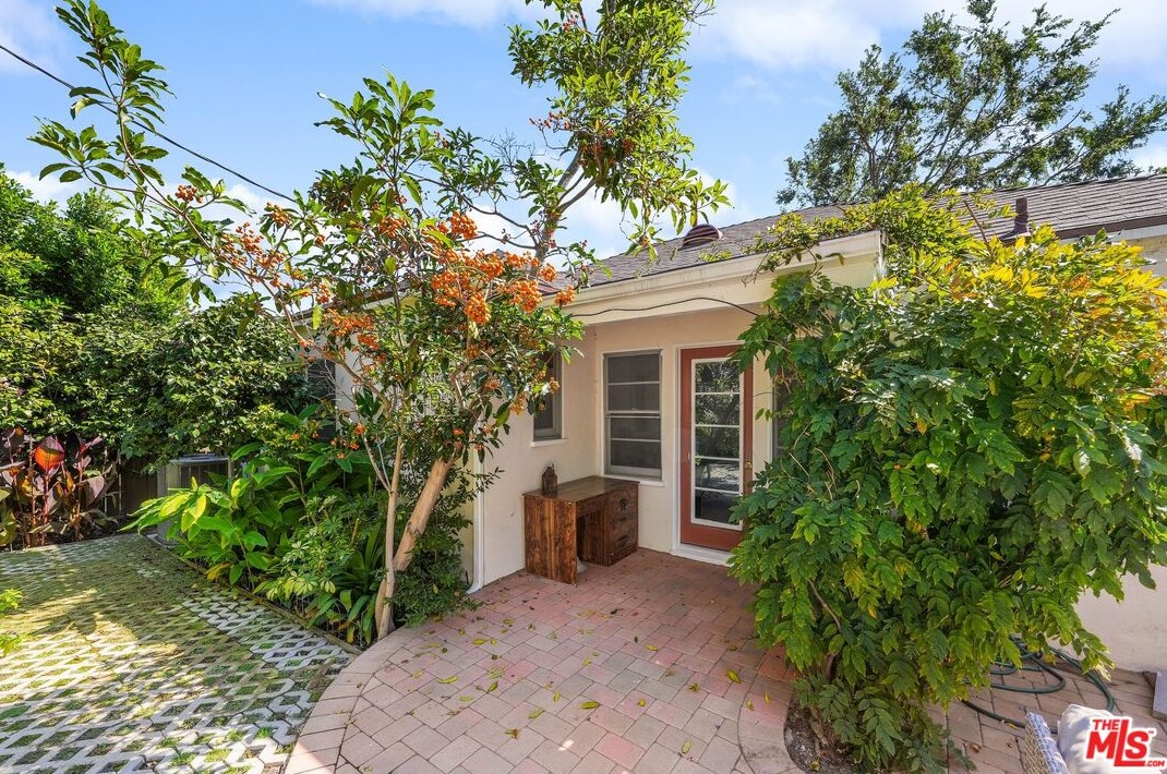 11373 Homedale St, Los Angeles CA  90049-3021 exterior