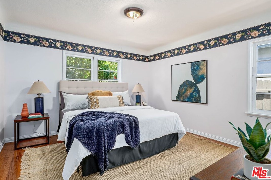 11373 Homedale St, Los Angeles CA  90049-3021 exterior