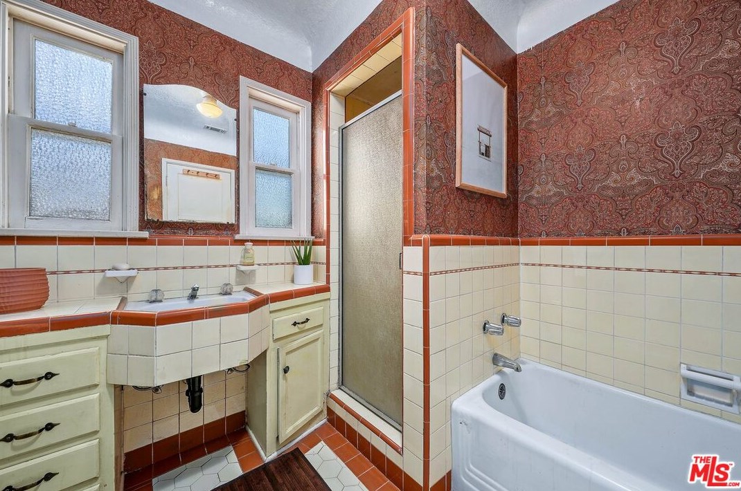 11373 Homedale St, Los Angeles CA  90049-3021 exterior