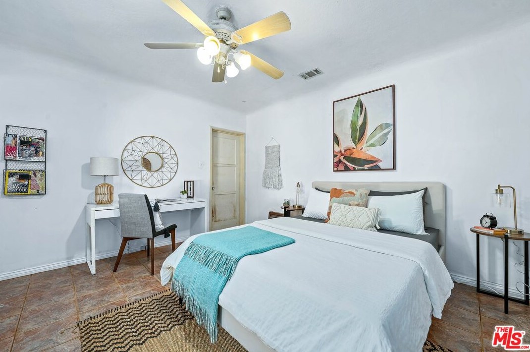 11373 Homedale St, Los Angeles CA  90049-3021 exterior