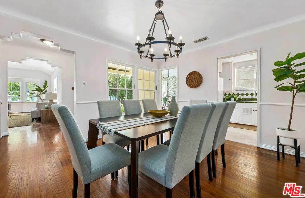 11373 Homedale St, Los Angeles CA  90049-3021 exterior