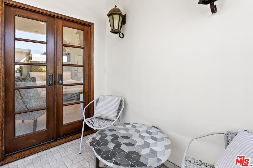 358 Huntley Dr, Los Angeles CA  90069-5002 exterior