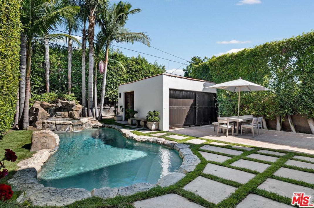 358 Huntley Dr, Los Angeles CA  90069-5002 exterior