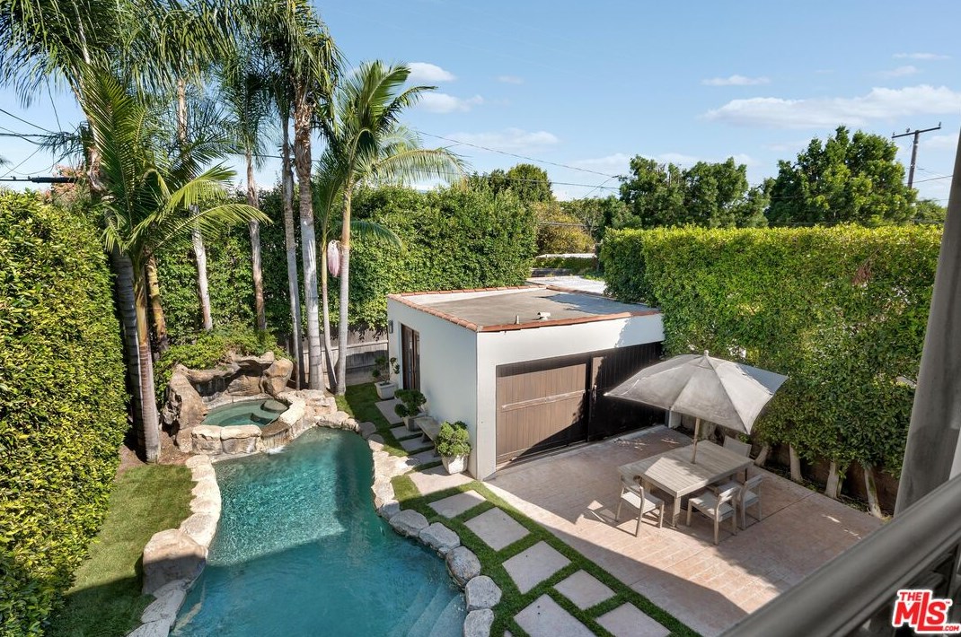 358 Huntley Dr, Los Angeles CA  90069-5002 exterior
