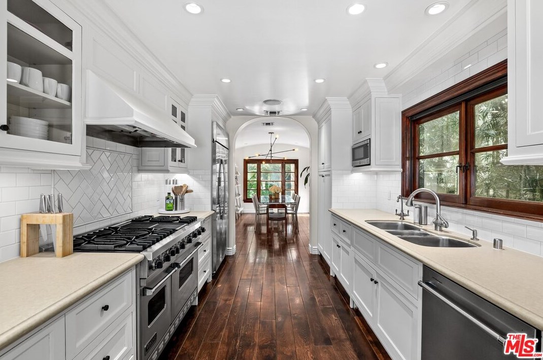 358 Huntley Dr, Los Angeles CA  90069-5002 exterior