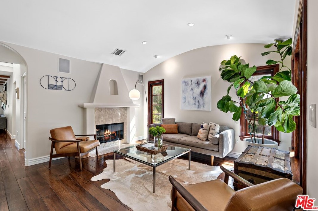 358 Huntley Dr, Los Angeles CA  90069-5002 exterior