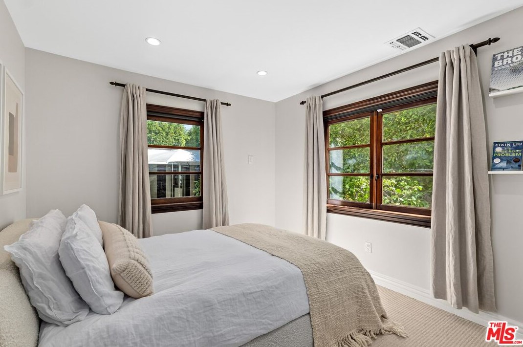 358 Huntley Dr, Los Angeles CA  90069-5002 exterior