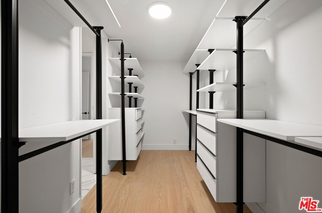 2165 Century Hl, Los Angeles CA  90067-3516 exterior