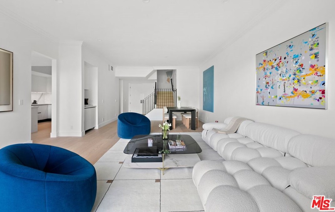 2165 Century Hl, Los Angeles CA  90067-3516 exterior