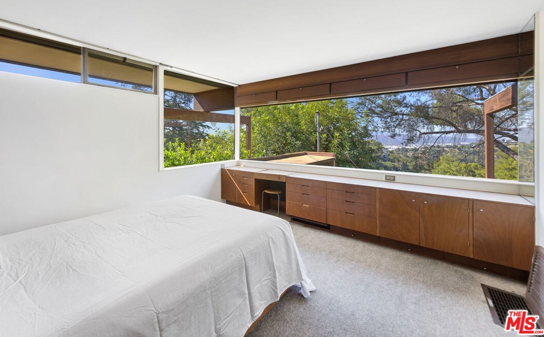 3940 San Rafael Ave, Los Angeles CA  90065-4014 exterior