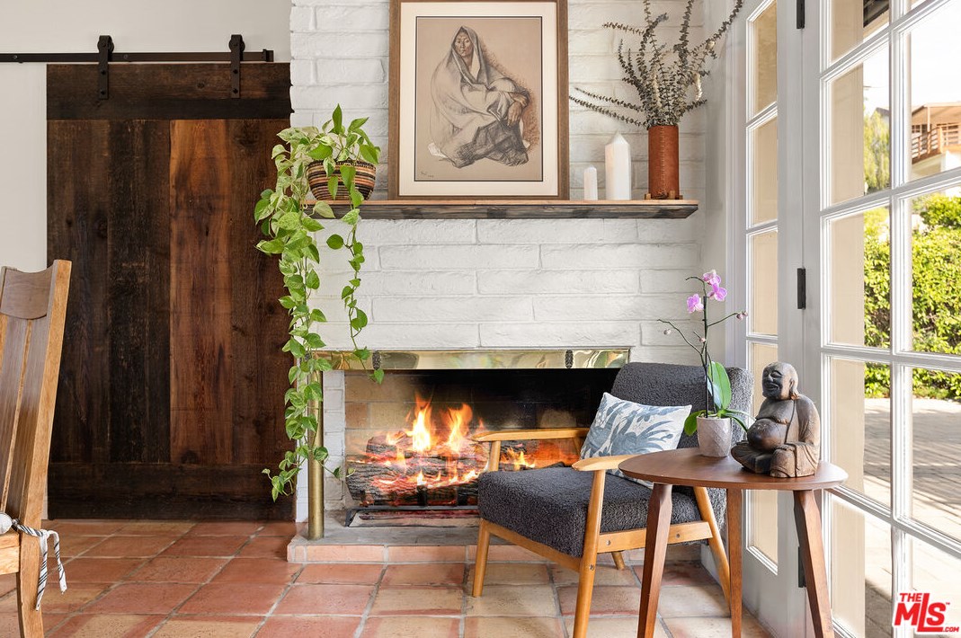 1162 Calle Yucca, Thousand Oaks CA  91360-2237 exterior