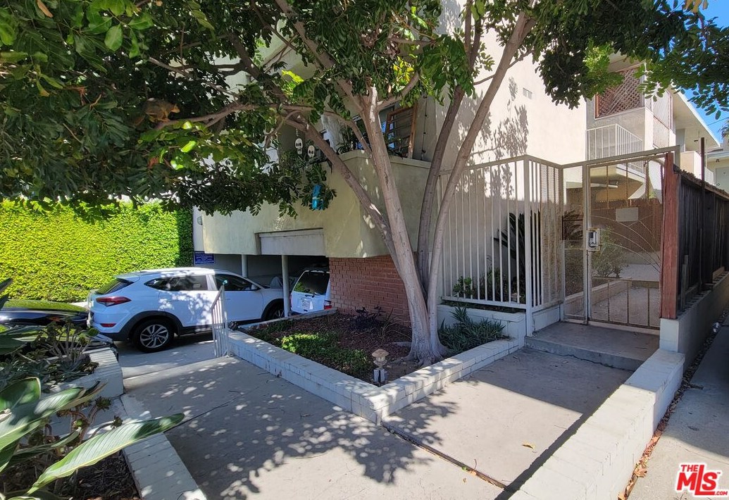 3820 Mentone Ave, Los Angeles, CA 90232-3127