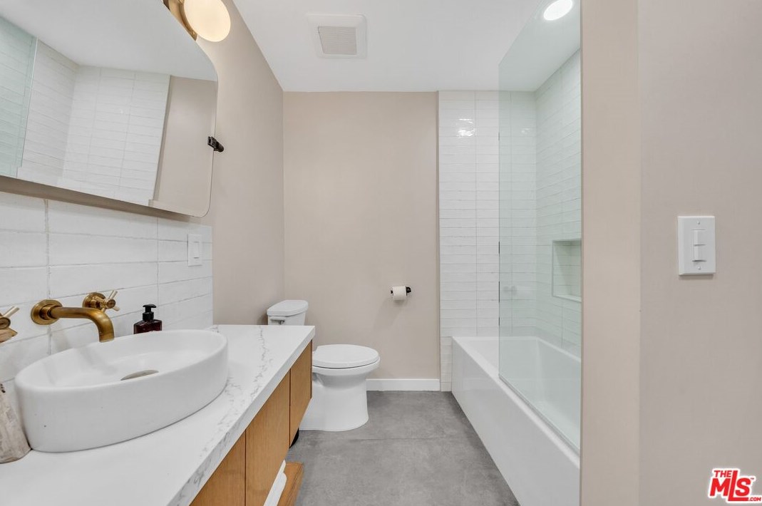 5948 78th St, Los Angeles CA  90045-2942 exterior