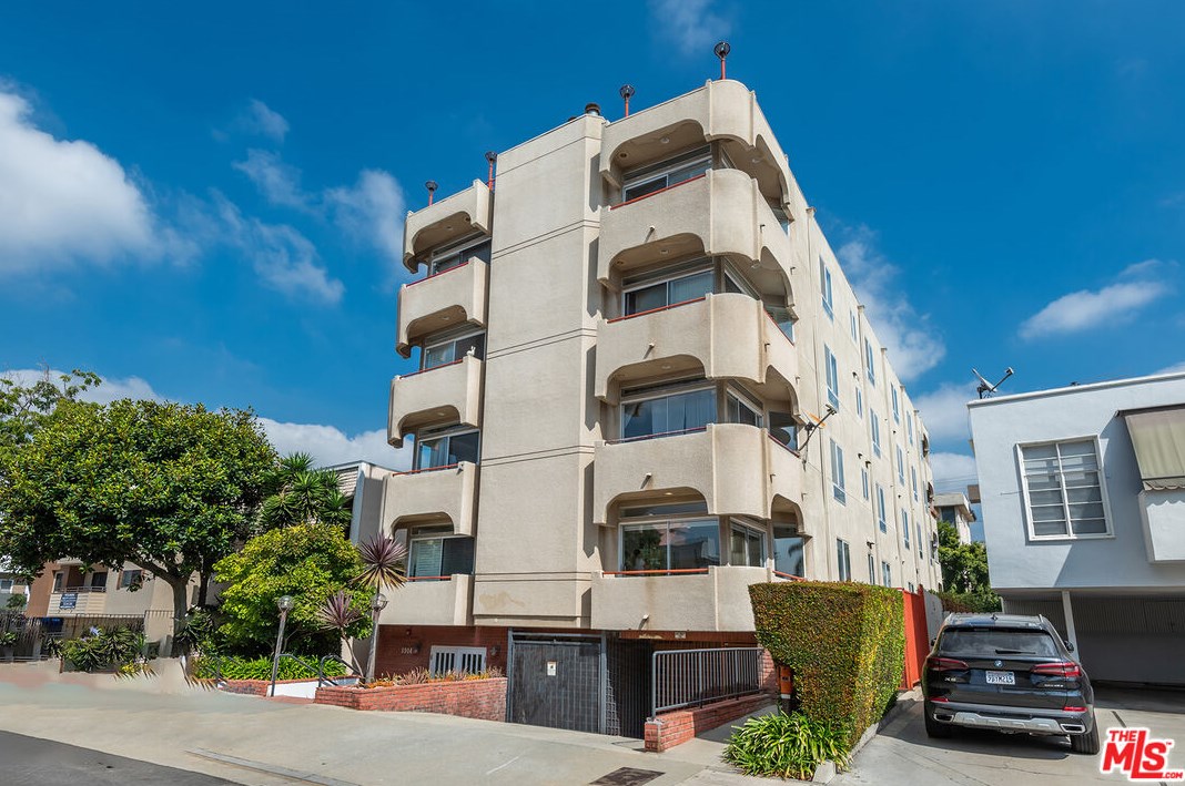 1914 Selby Ave, Los Angeles CA  90025-5863 exterior
