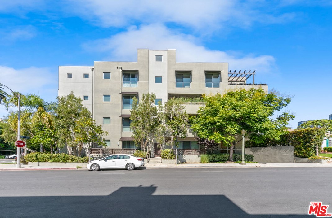 2240 Beverly Glen Blvd, Los Angeles CA  90064-2427 exterior