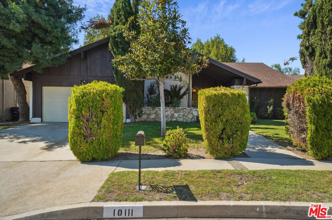 10111 Jumilla Ave, Chatsworth, CA 91311