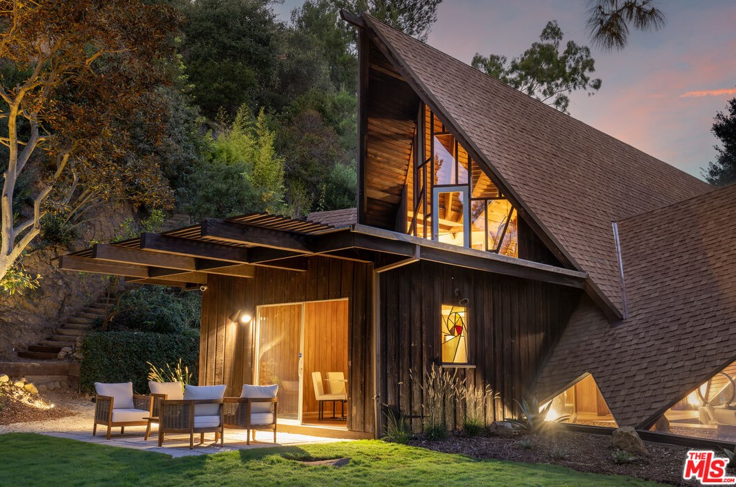 1963 Mandeville Canyon Rd, Los Angeles CA  90049-2234 exterior