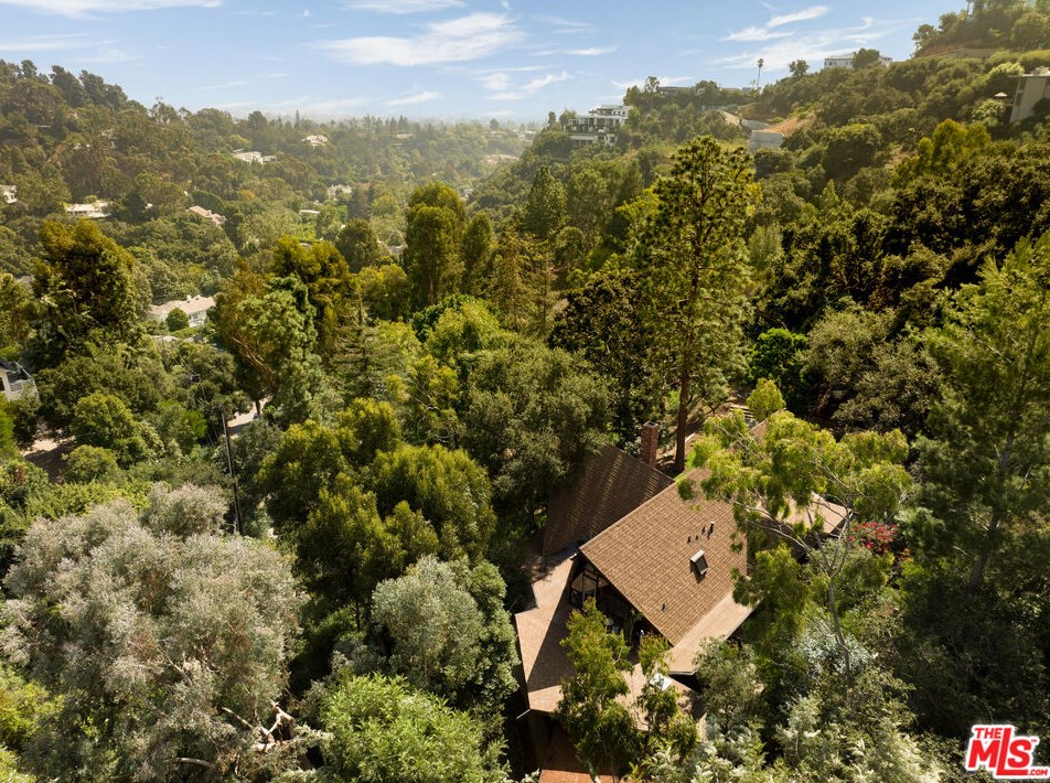 1963 Mandeville Canyon Rd, Los Angeles CA  90049-2234 exterior