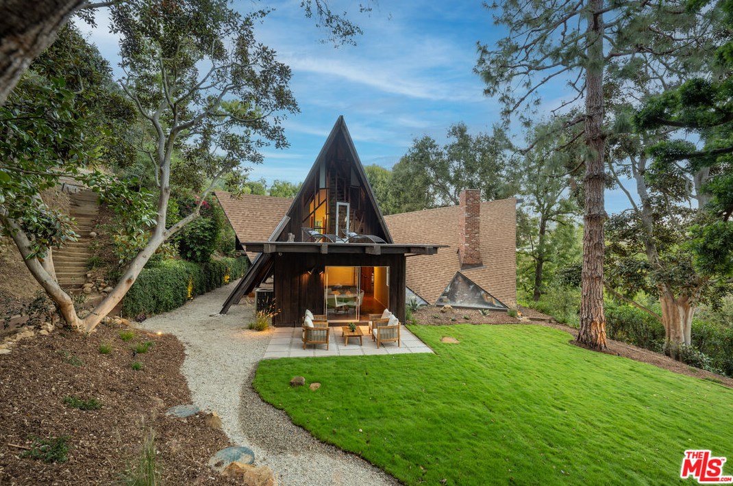 1963 Mandeville Canyon Rd, Los Angeles CA  90049-2234 exterior