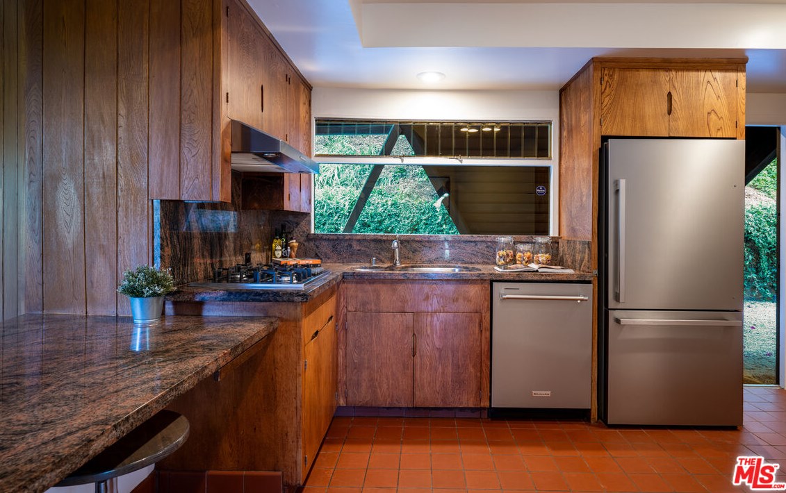 1963 Mandeville Canyon Rd, Los Angeles CA  90049-2234 exterior
