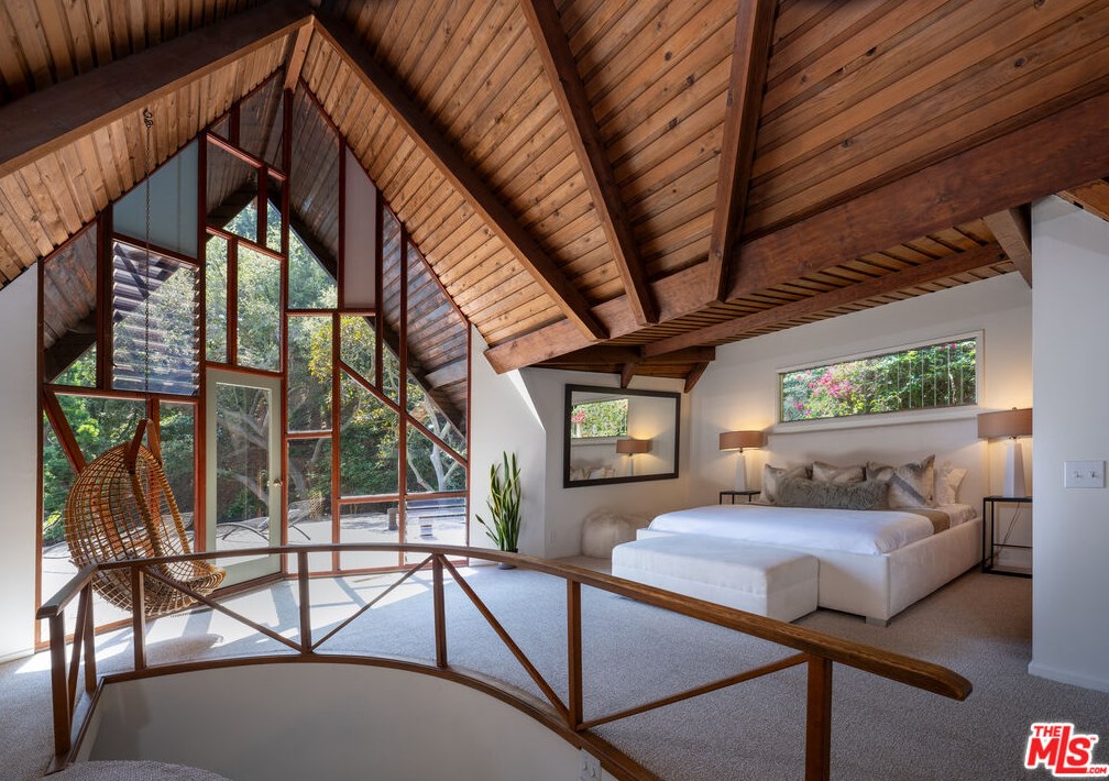 1963 Mandeville Canyon Rd, Los Angeles CA  90049-2234 exterior
