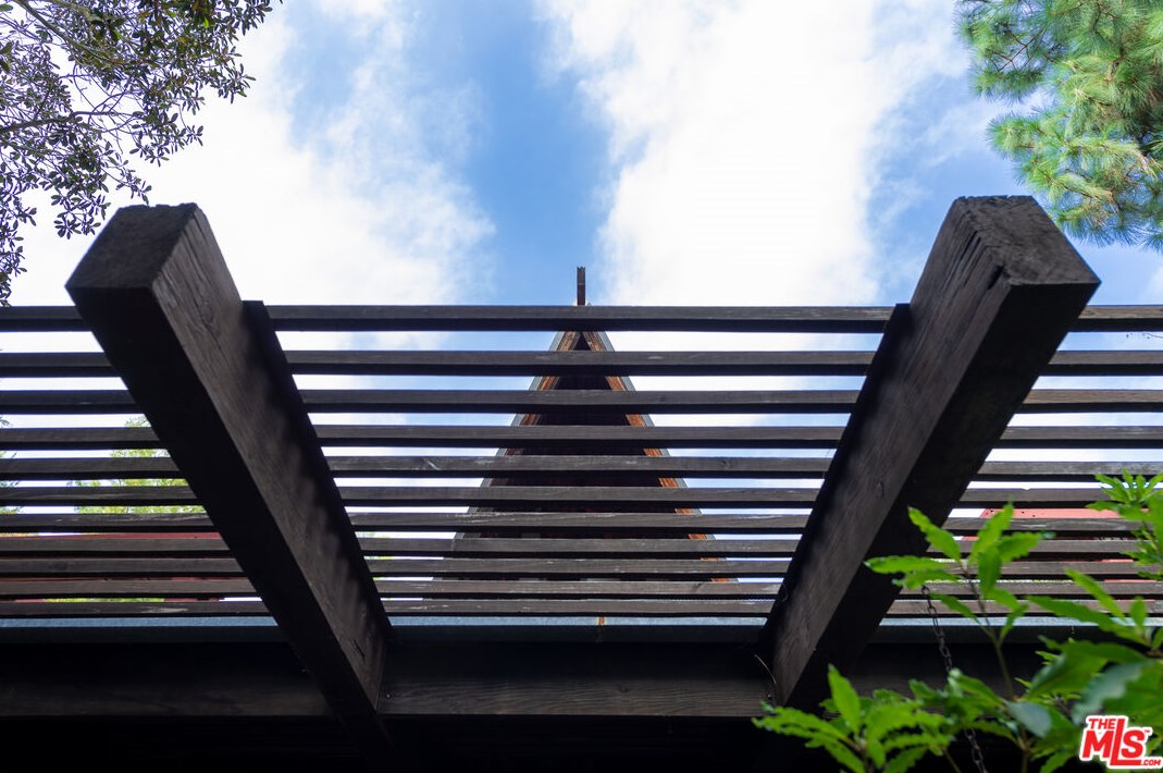 1963 Mandeville Canyon Rd, Los Angeles CA  90049-2234 exterior