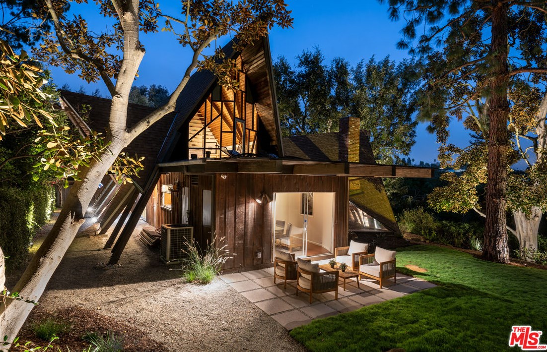 1963 Mandeville Canyon Rd, Los Angeles CA  90049-2234 exterior