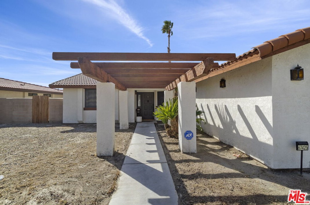 67425 Medano Rd, Cathedral City CA  92234-3442 exterior