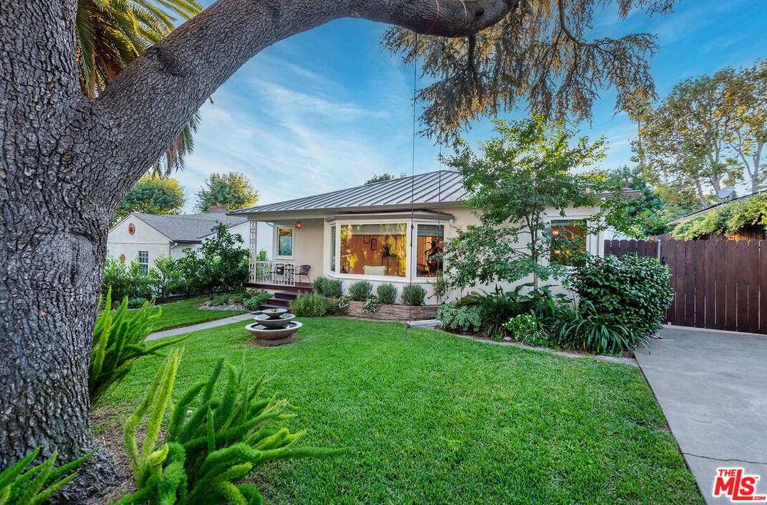 2549 N Holliston Ave, Altadena, CA 91001