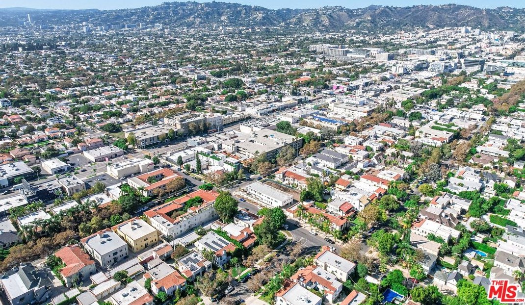 525 Sycamore Ave, Los Angeles CA  90036-2039 exterior